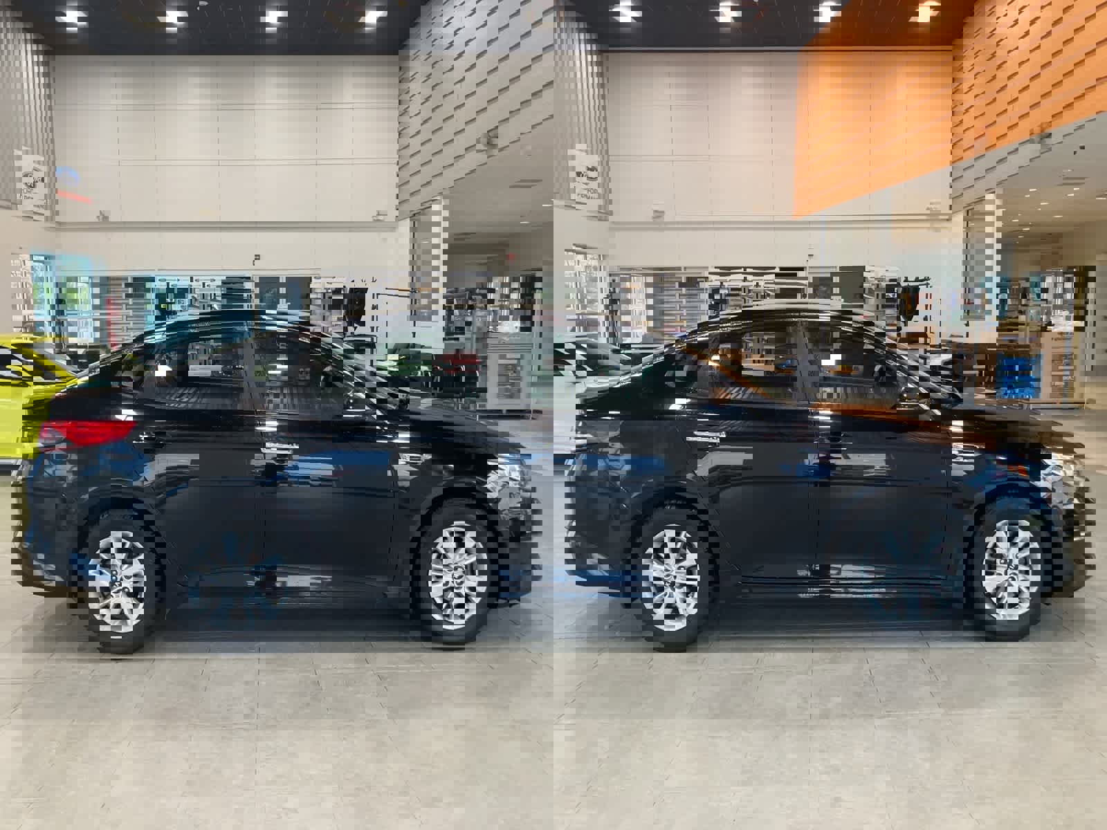 Used 2017 Kia Optima LX image 4