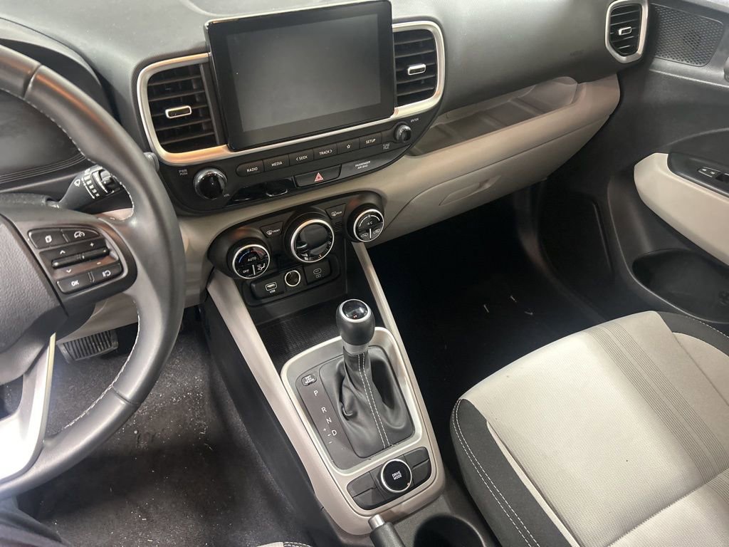 Used 2025 Hyundai Venue SEL image 4