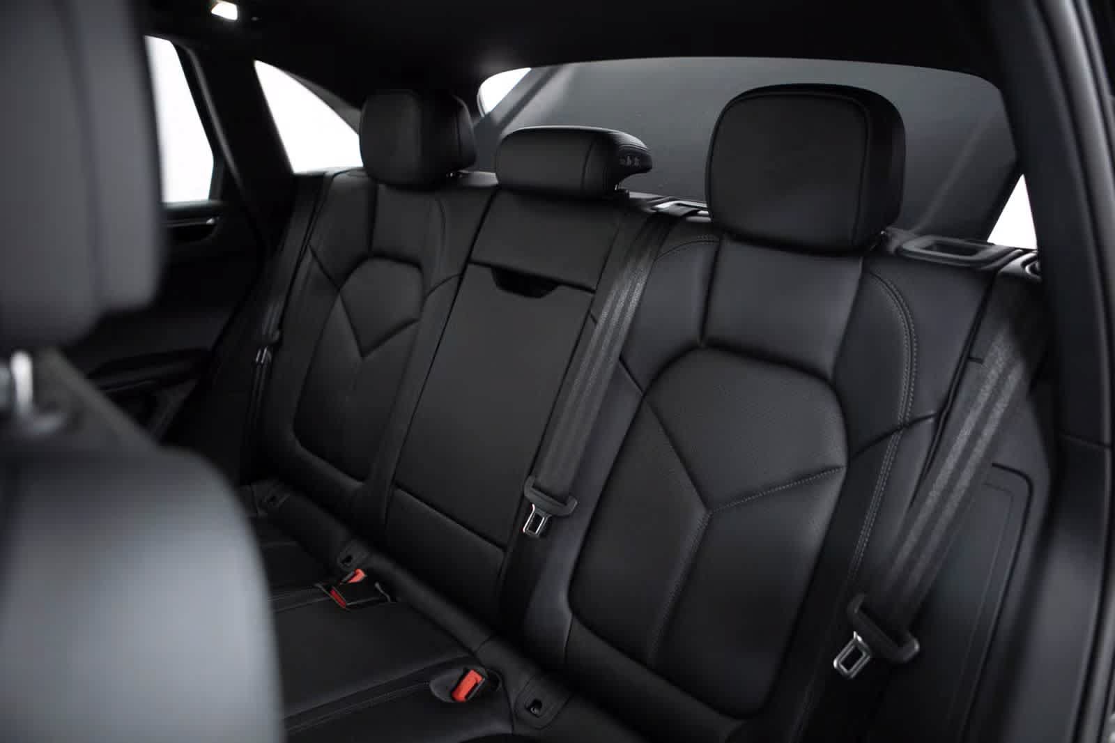 Certified 2026 Porsche Macan AWD/4WD image 37