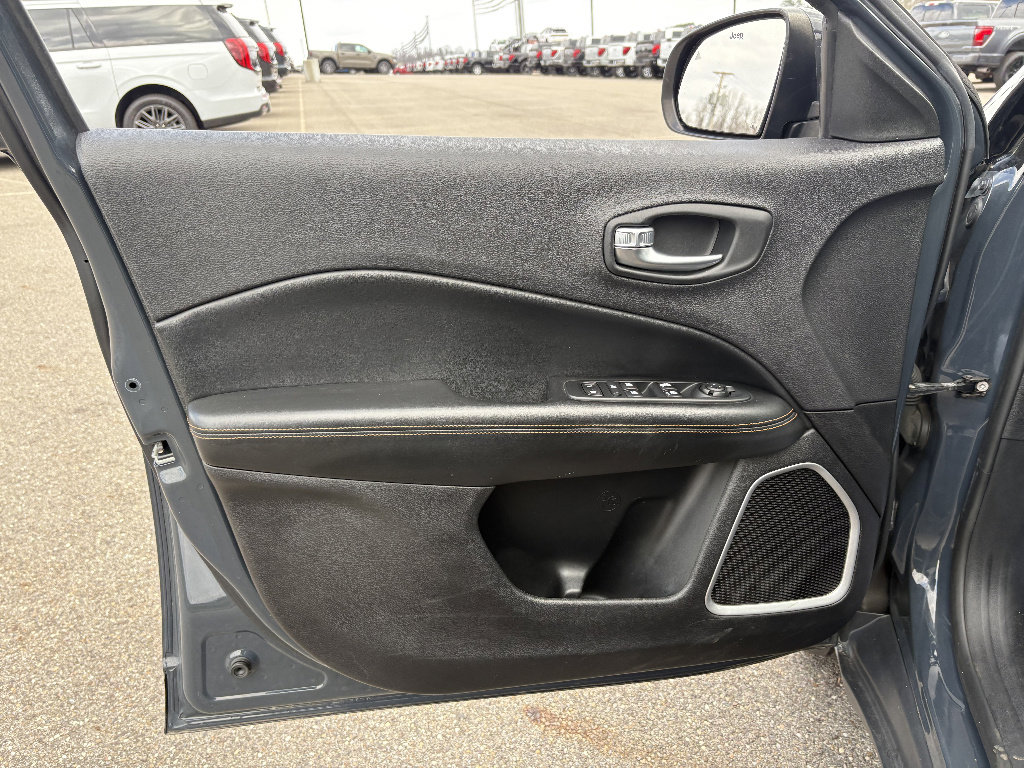 Used 2018 Jeep Compass Limited w/ Navigation Group image 28