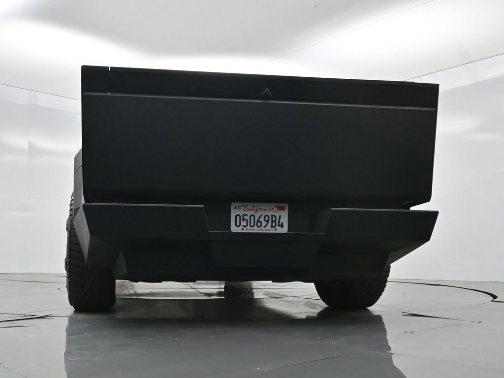 Used 2024 Tesla Cybertruck AWD Crew Cab image 45