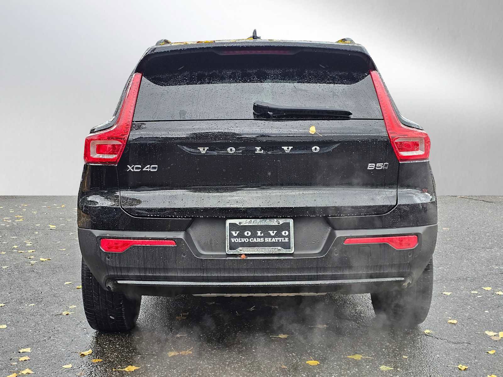 Certified 2025 Volvo XC40 B5 Plus image 8