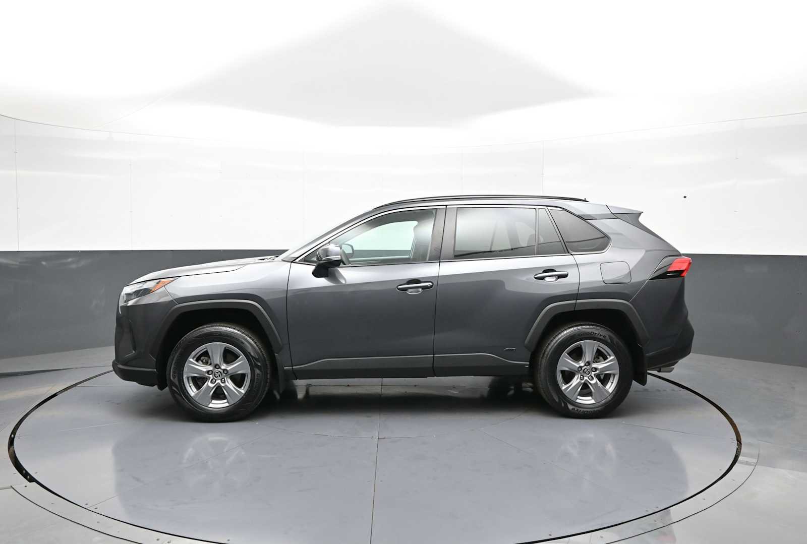 Used 2023 Toyota RAV4 LE AWD/4WD image 9