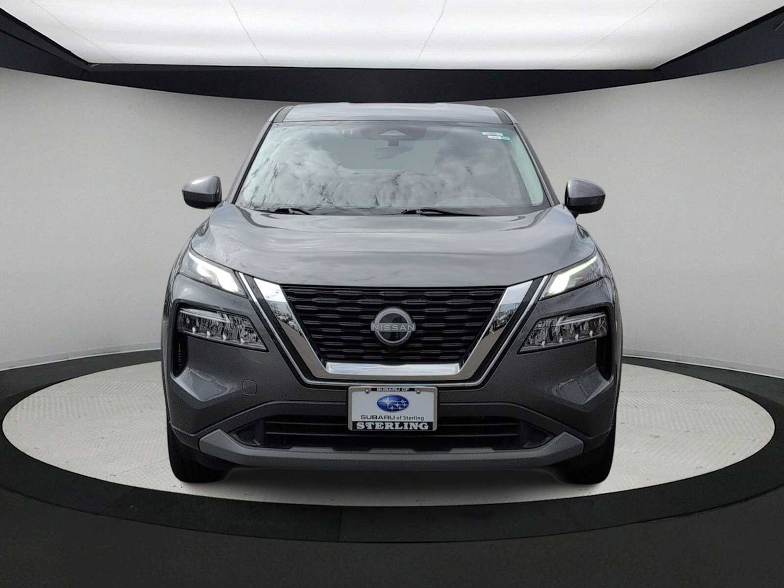 Used 2023 Nissan Rogue SV image 3
