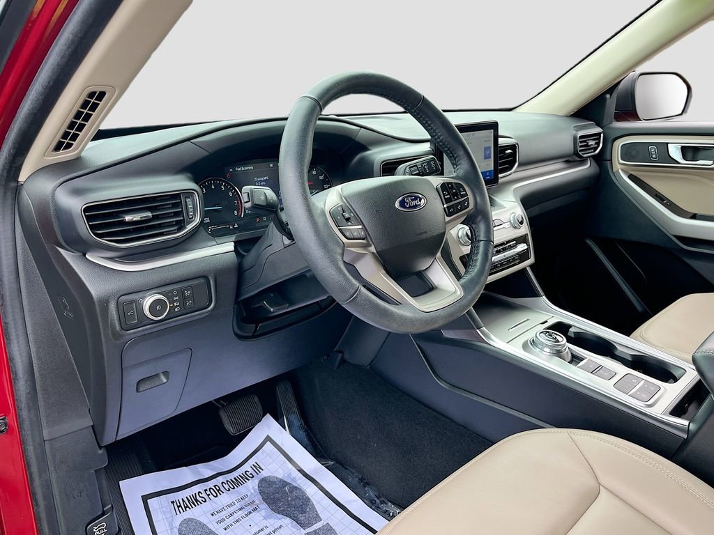 Used 2022 Ford Explorer XLT w/ Equipment Group 202A image 9