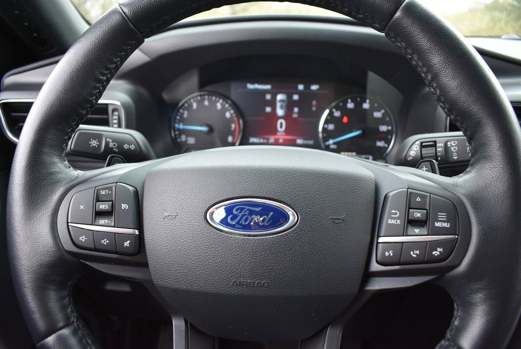 Used 2020 Ford Explorer XLT w/ Equipment Group 202A AWD/4WD image 15