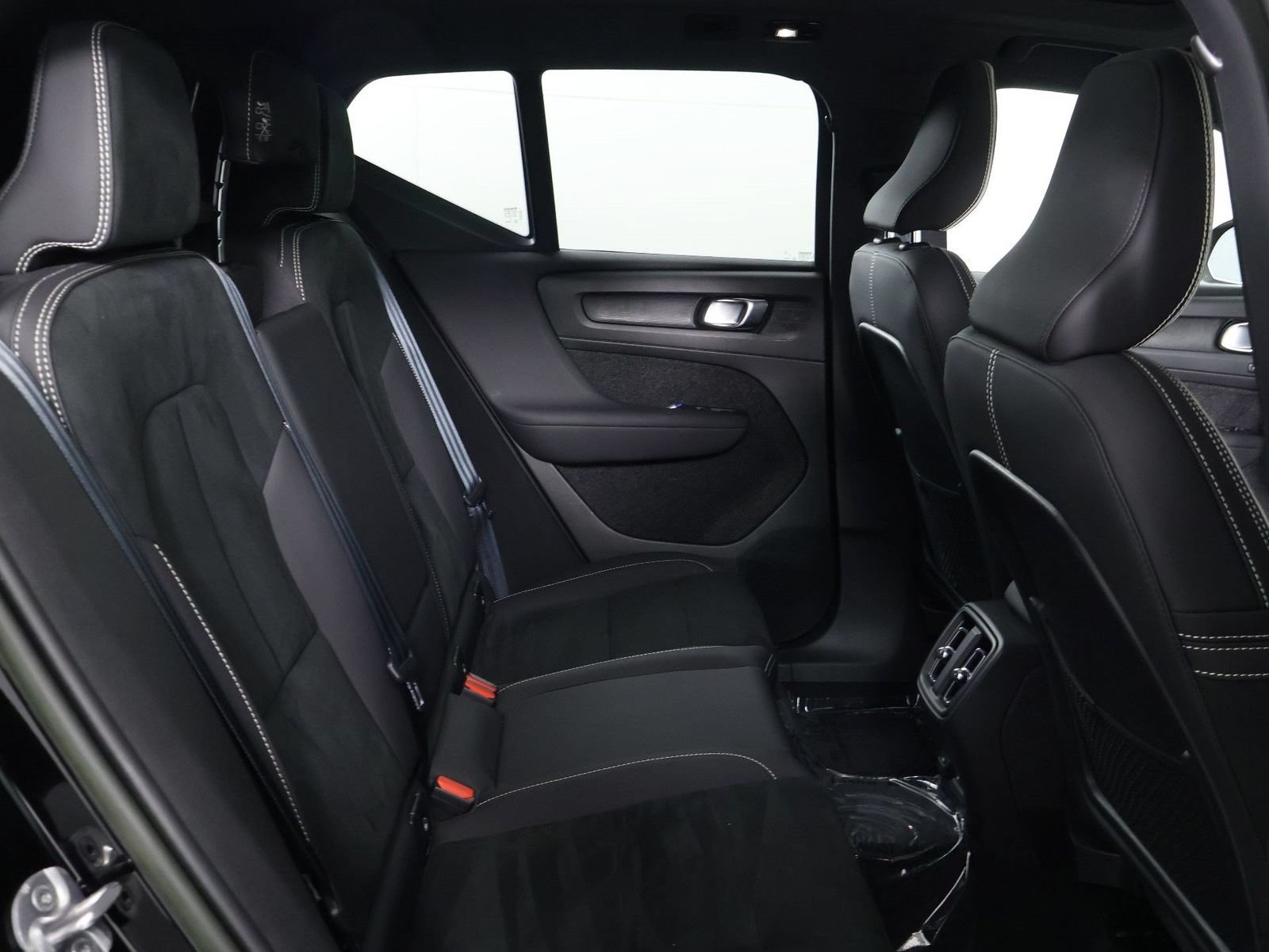 Certified 2023 Volvo XC40 Recharge Ultimate w/ Protection Package Premier AWD/4WD image 29