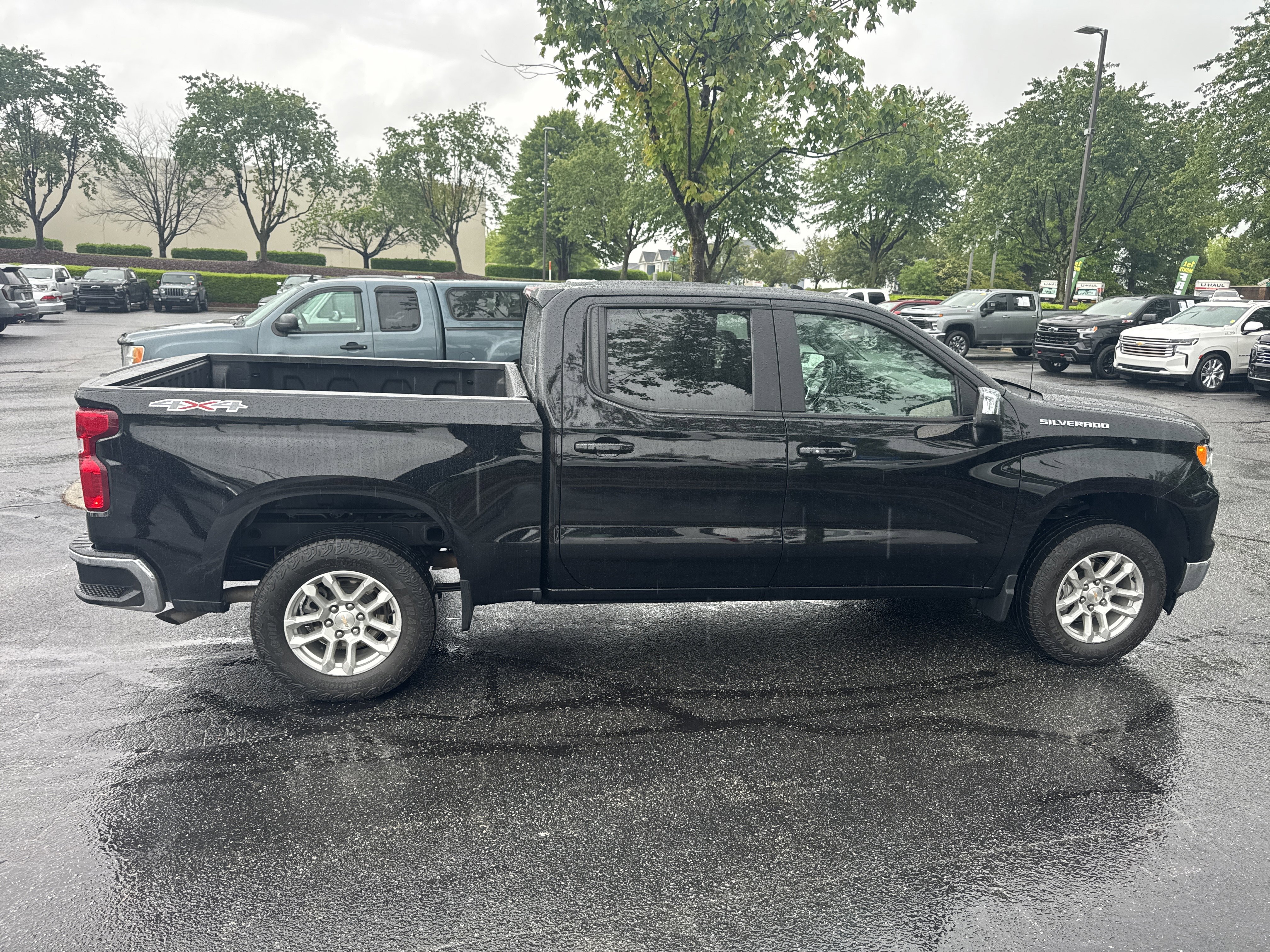 Used 2024 Chevrolet Silverado 1500 LT AWD/4WD image 11