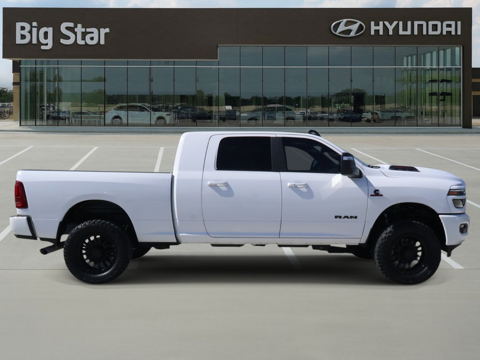 Used 2025 RAM 2500 Laramie w/ Night Edition AWD/4WD image 5