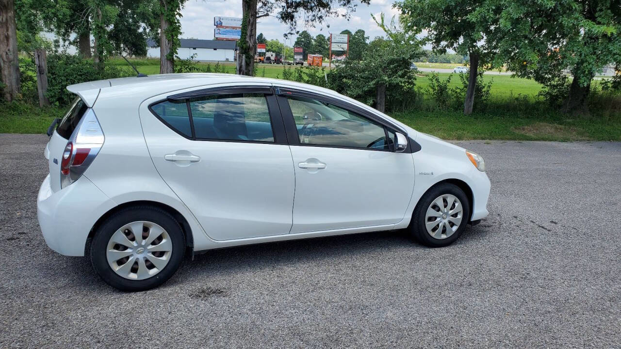 Used 2012 Toyota Prius C One image 28
