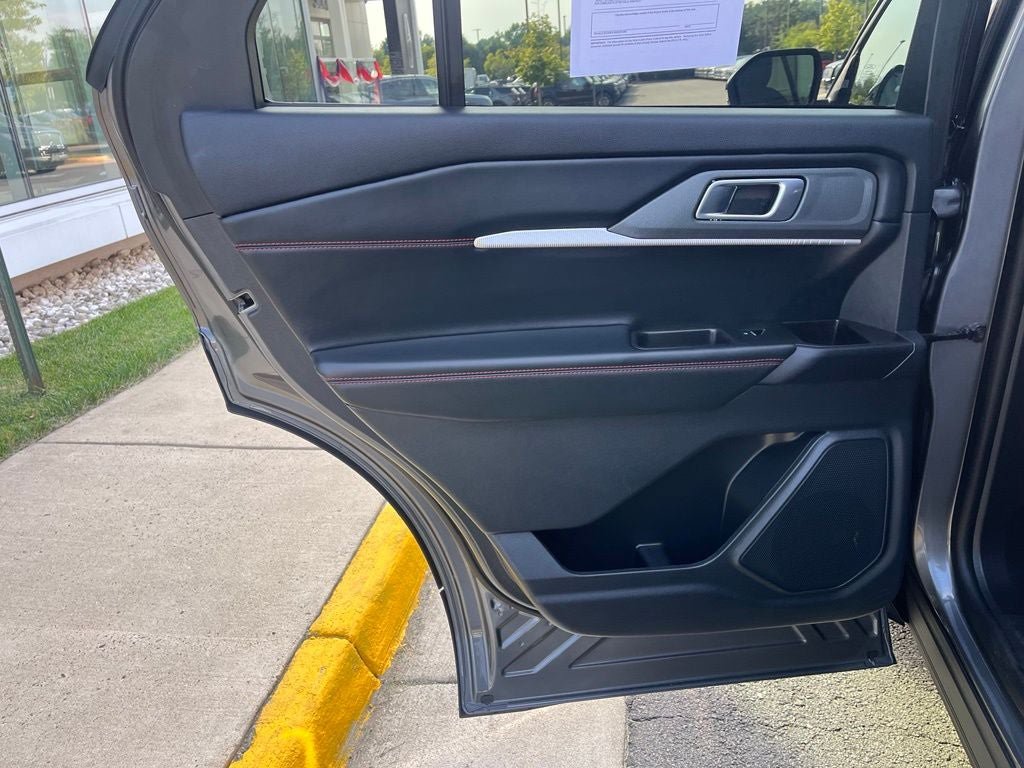 Used 2025 Ford Explorer ST-Line w/ ST-Line Street Pack AWD/4WD image 19