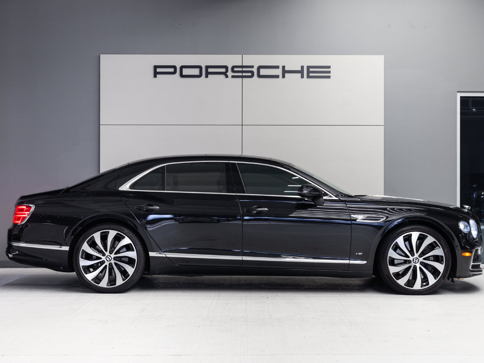 Used 2022 Bentley Flying Spur V8 AWD/4WD image 8