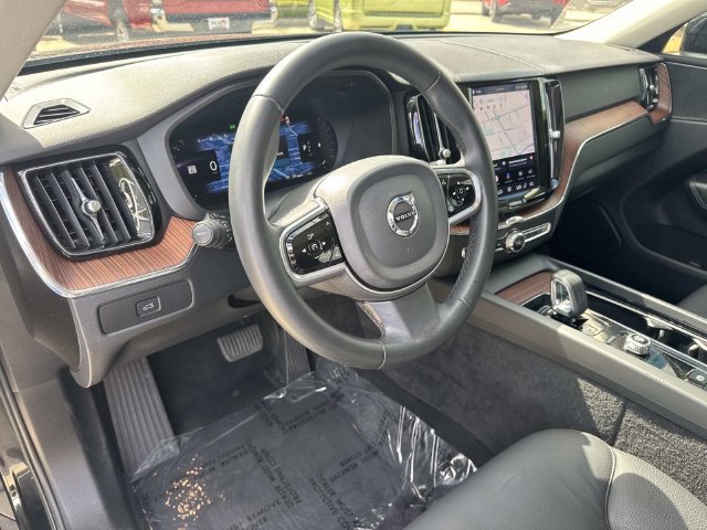 Used 2023 Volvo XC60 B5 Plus FWD image 23