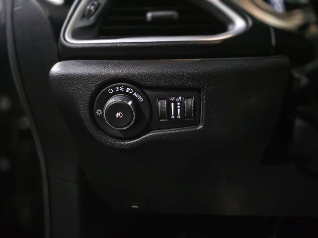 Used 2020 Chrysler Pacifica Touring w/ S Appearance Package image 30