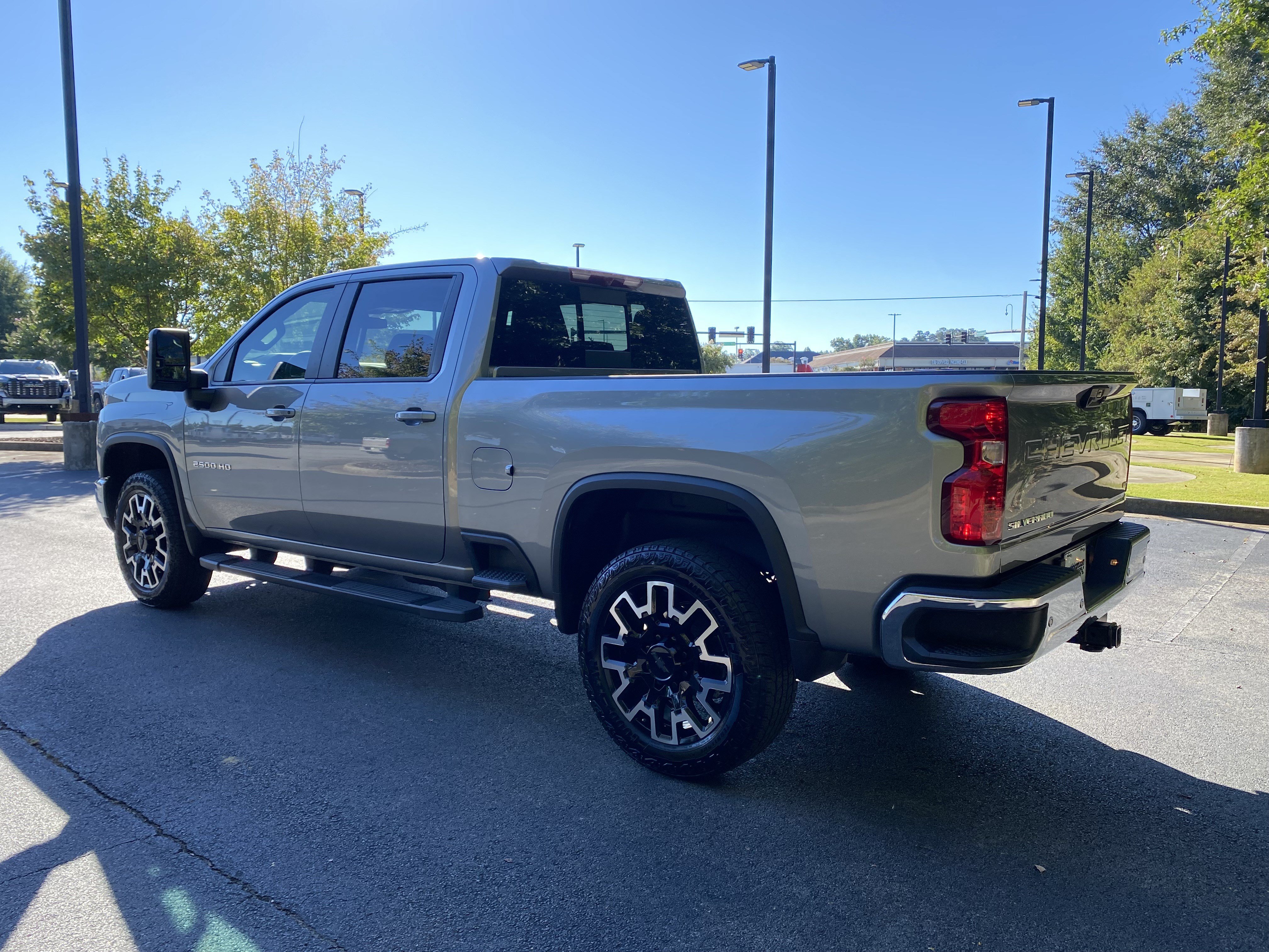 Used 2025 Chevrolet Silverado 2500 LT w/ Safety Package AWD/4WD image 7