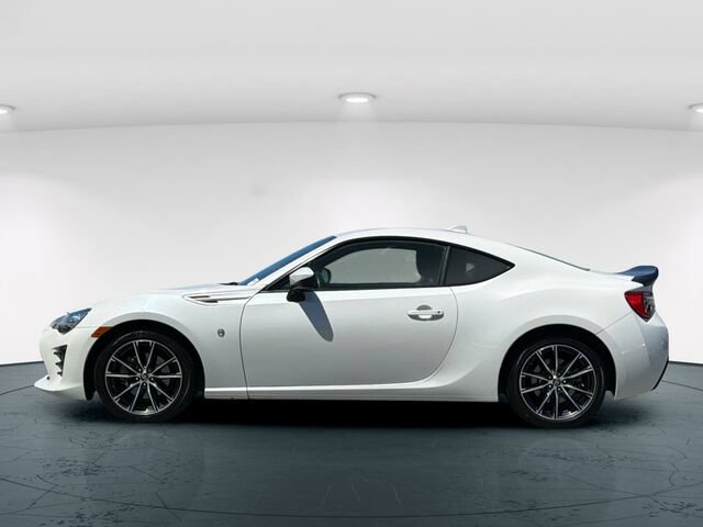 Used 2017 Toyota 86 RWD image 4