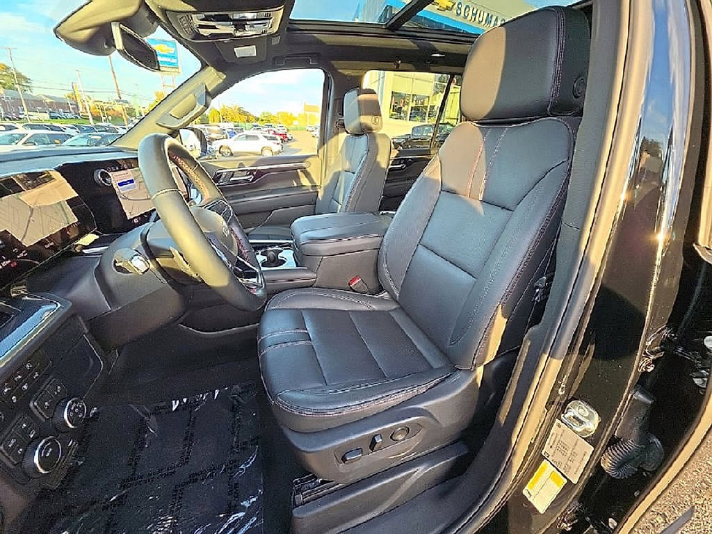 Used 2026 Chevrolet Tahoe RST w/ Comfort Package AWD/4WD image 35