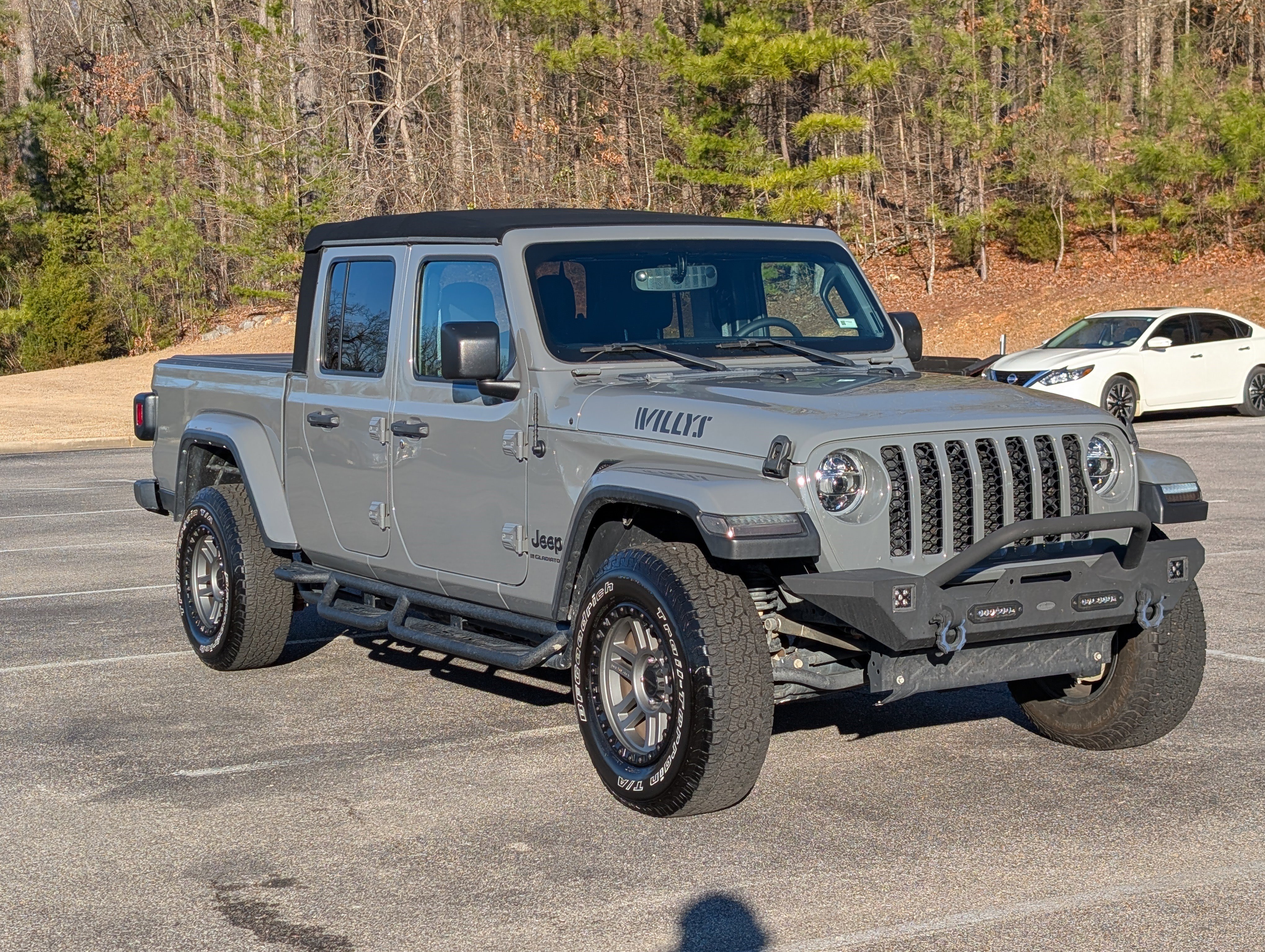 Used 2023 Jeep Gladiator Willys image 11