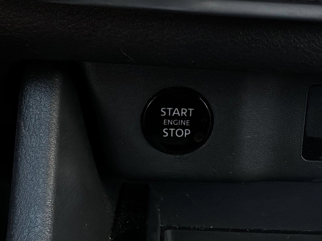 Used 2025 Nissan Rogue SV FWD image 29