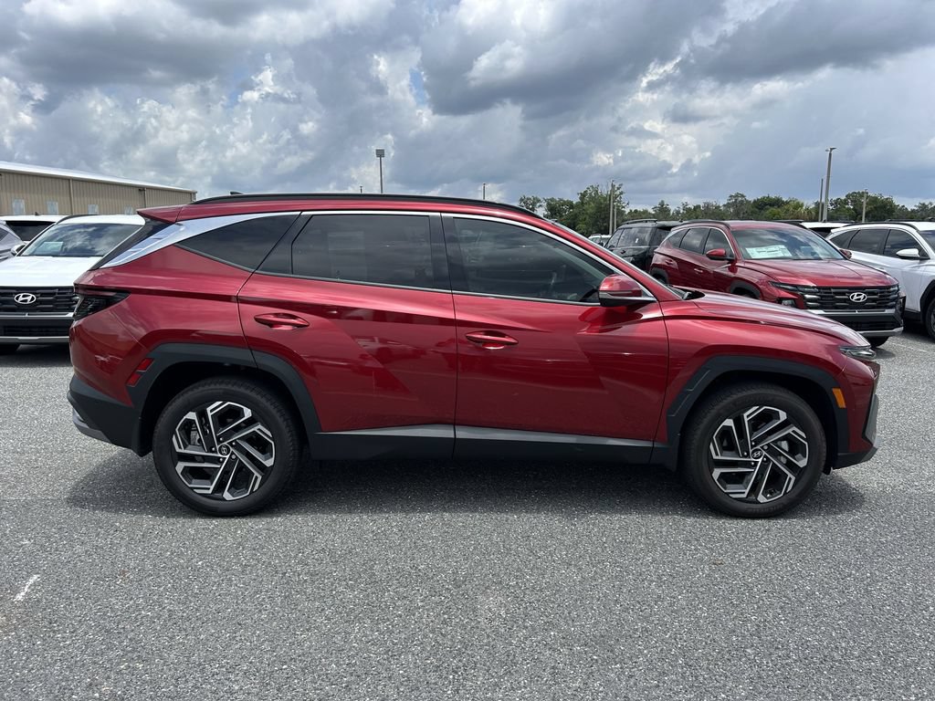 Used 2025 Hyundai Tucson Limited AWD/4WD image 3