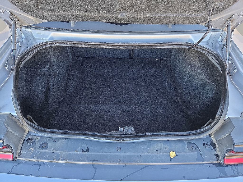 Used 2015 Dodge Challenger SXT image 13