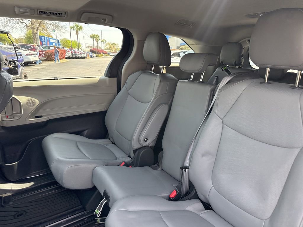 Used 2024 Toyota Sienna XLE image 11