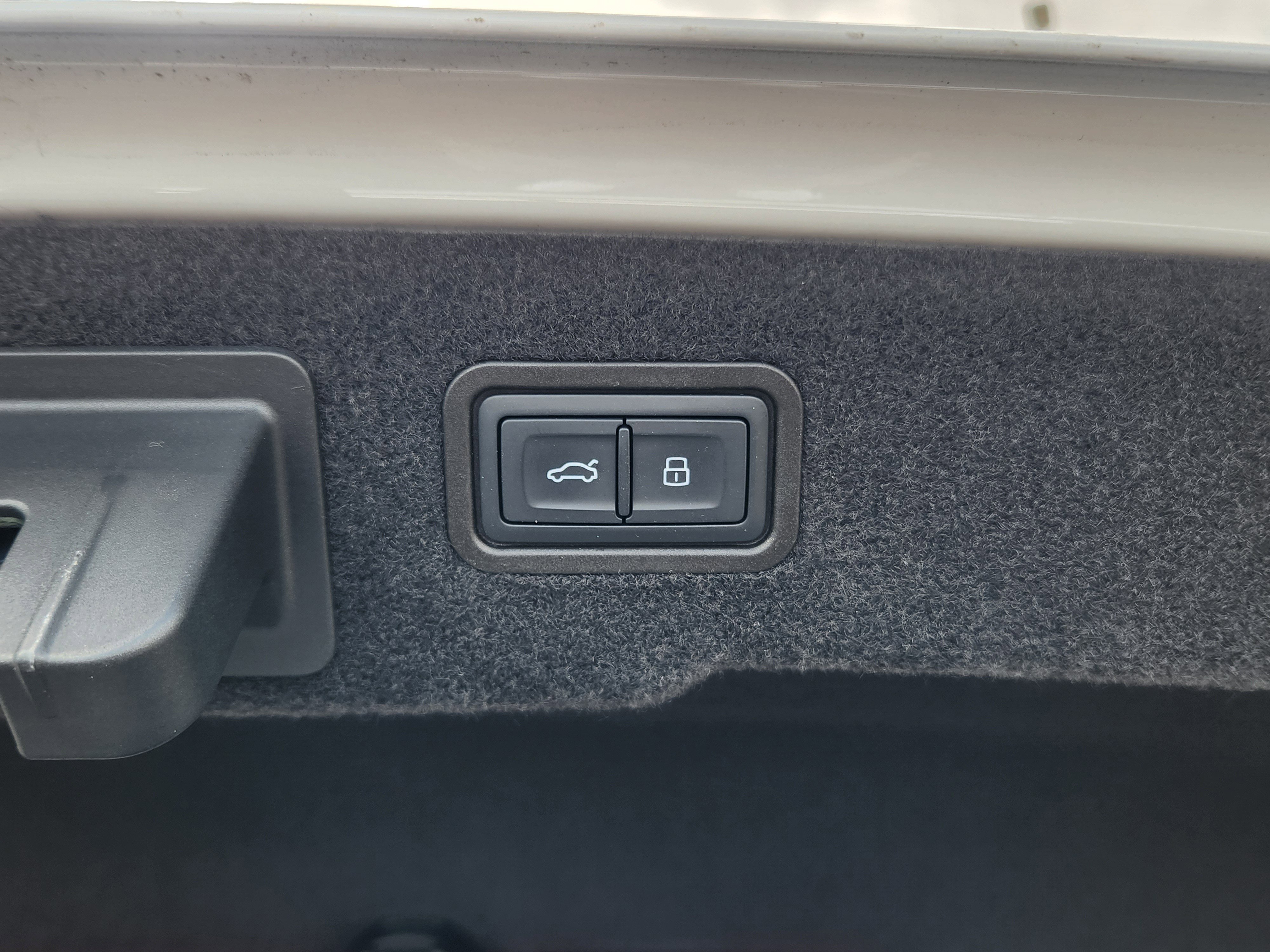 Used 2025 Audi A8 L 3.0T image 20