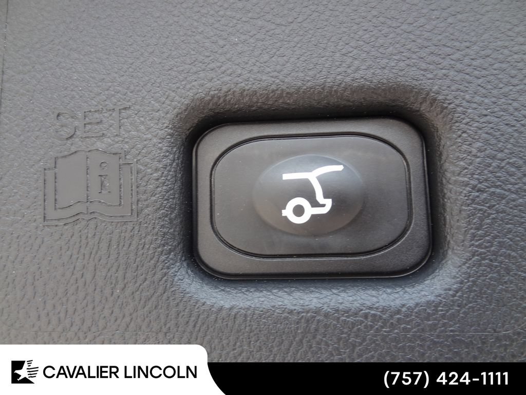 Certified 2020 Lincoln Nautilus Reserve AWD/4WD image 11