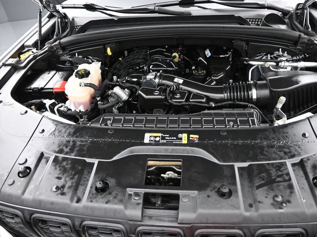Used 2024 Jeep Grand Cherokee Altitude AWD/4WD image 35