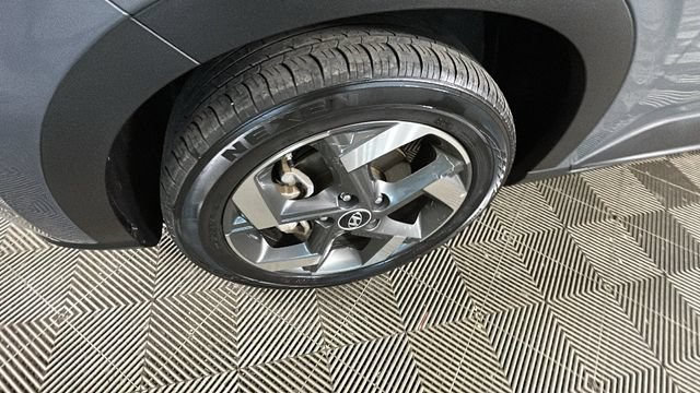 Used 2025 Hyundai Venue SEL FWD image 10