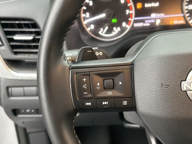 Used 2025 Nissan Rogue SV FWD image 21