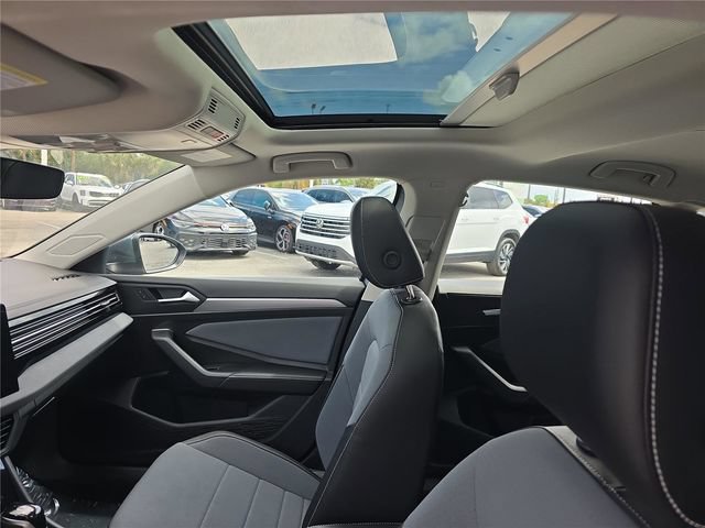 New 2026 Volkswagen Jetta SE FWD image 24