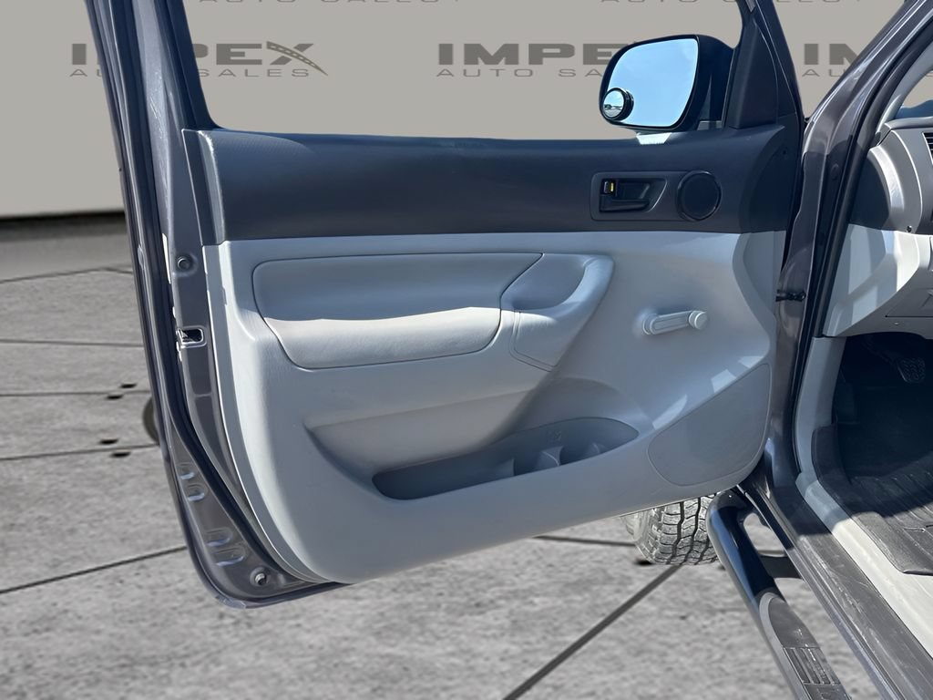 Used 2012 Toyota Tacoma 4x4 Regular Cab image 17