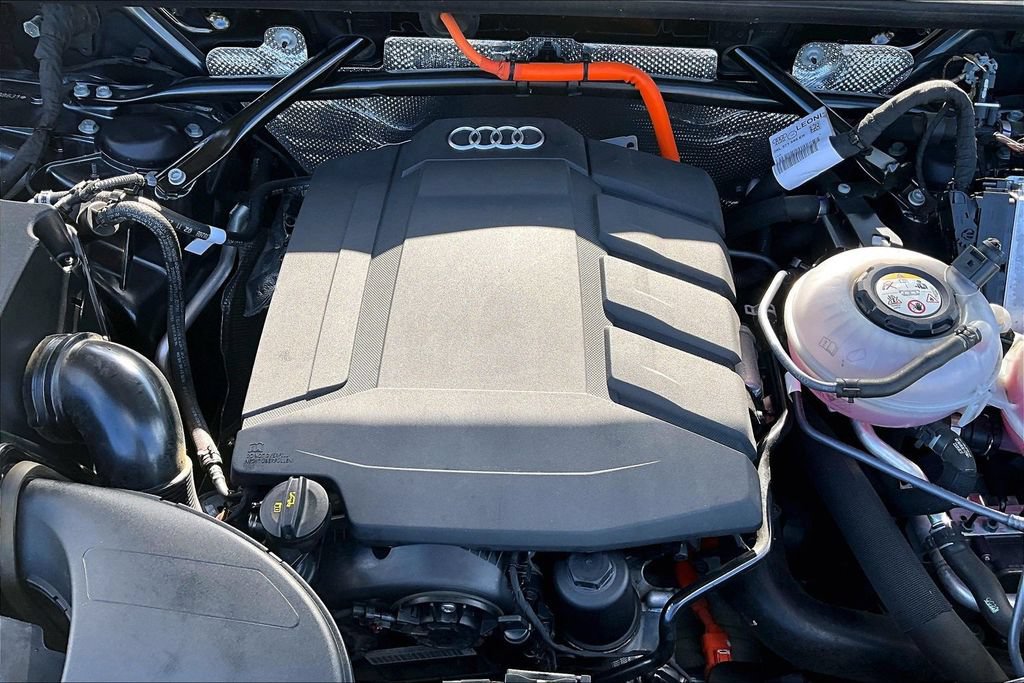 Used 2021 Audi Q5 e Premium Plus w/ Premium Plus Package AWD/4WD image 31