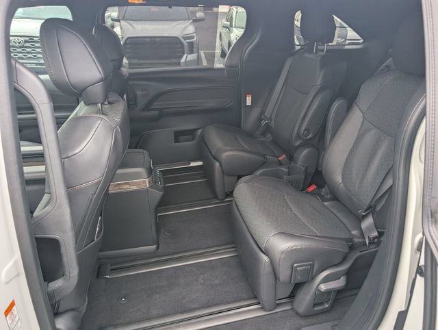Used 2026 Toyota Sienna Platinum AWD/4WD image 16