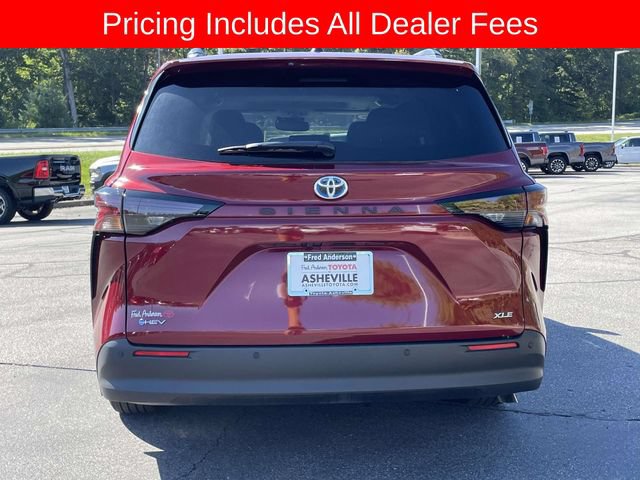 Used 2025 Toyota Sienna XLE FWD image 4