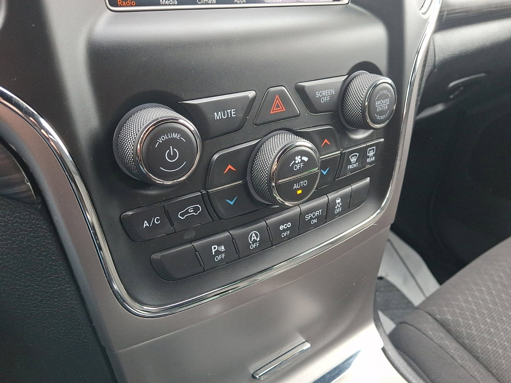 Used 2021 Jeep Grand Cherokee Laredo image 29