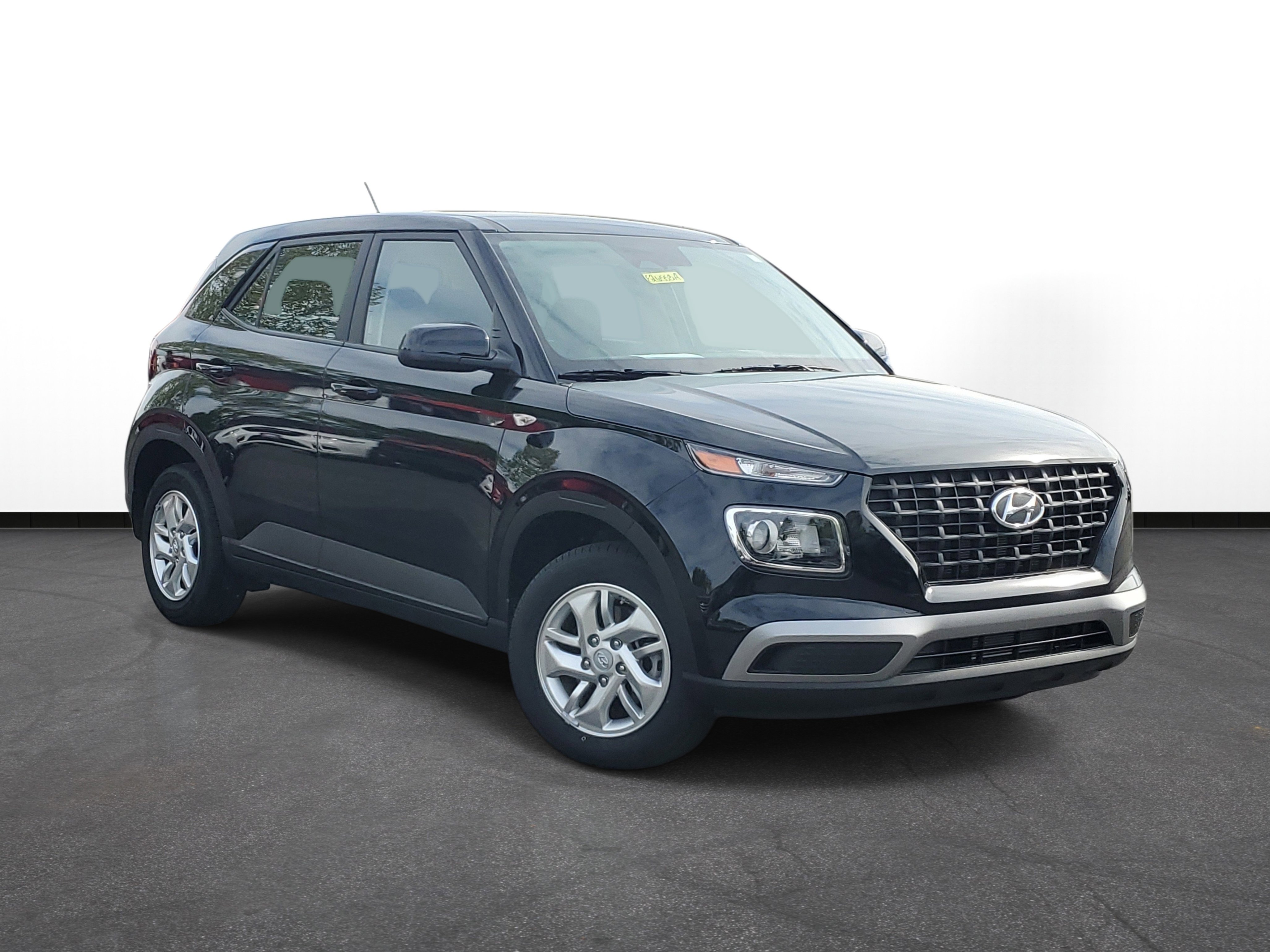 Used 2025 Hyundai Venue SE FWD image 1