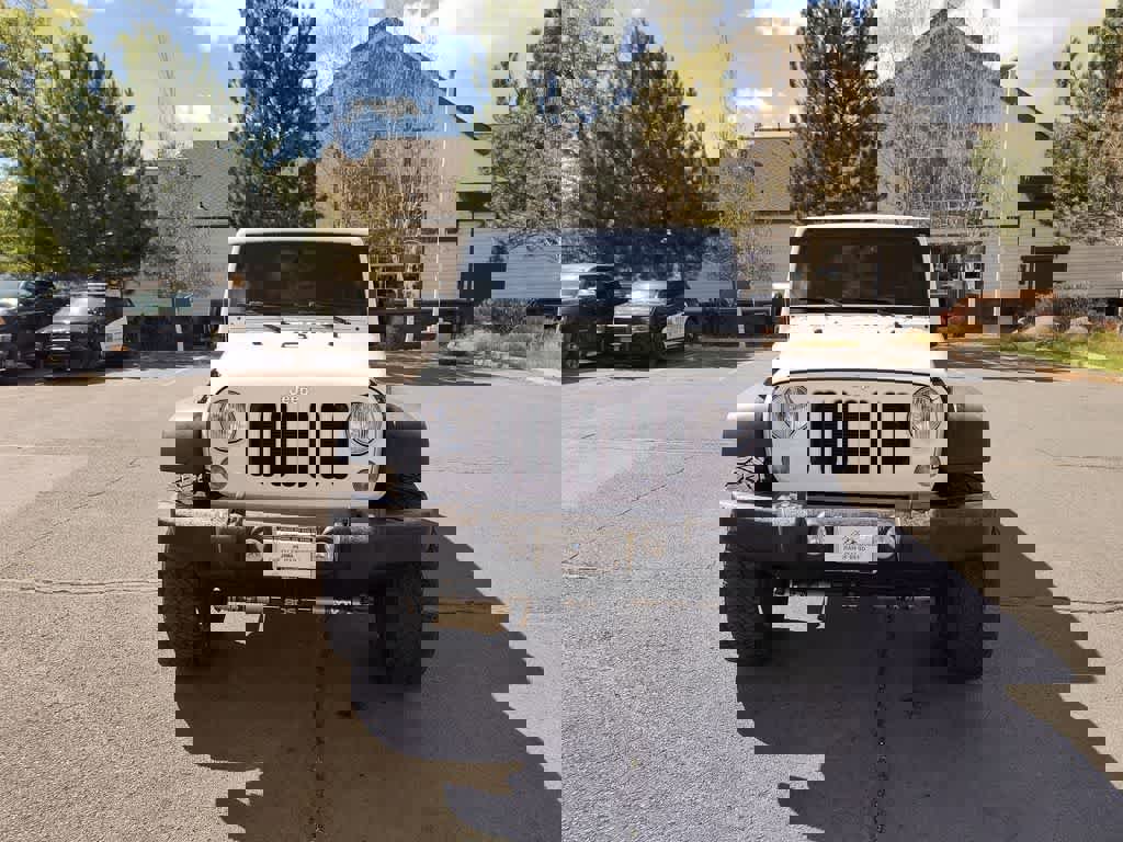 Used 2015 Jeep Wrangler Unlimited Rubicon w/ Connectivity Group image 8