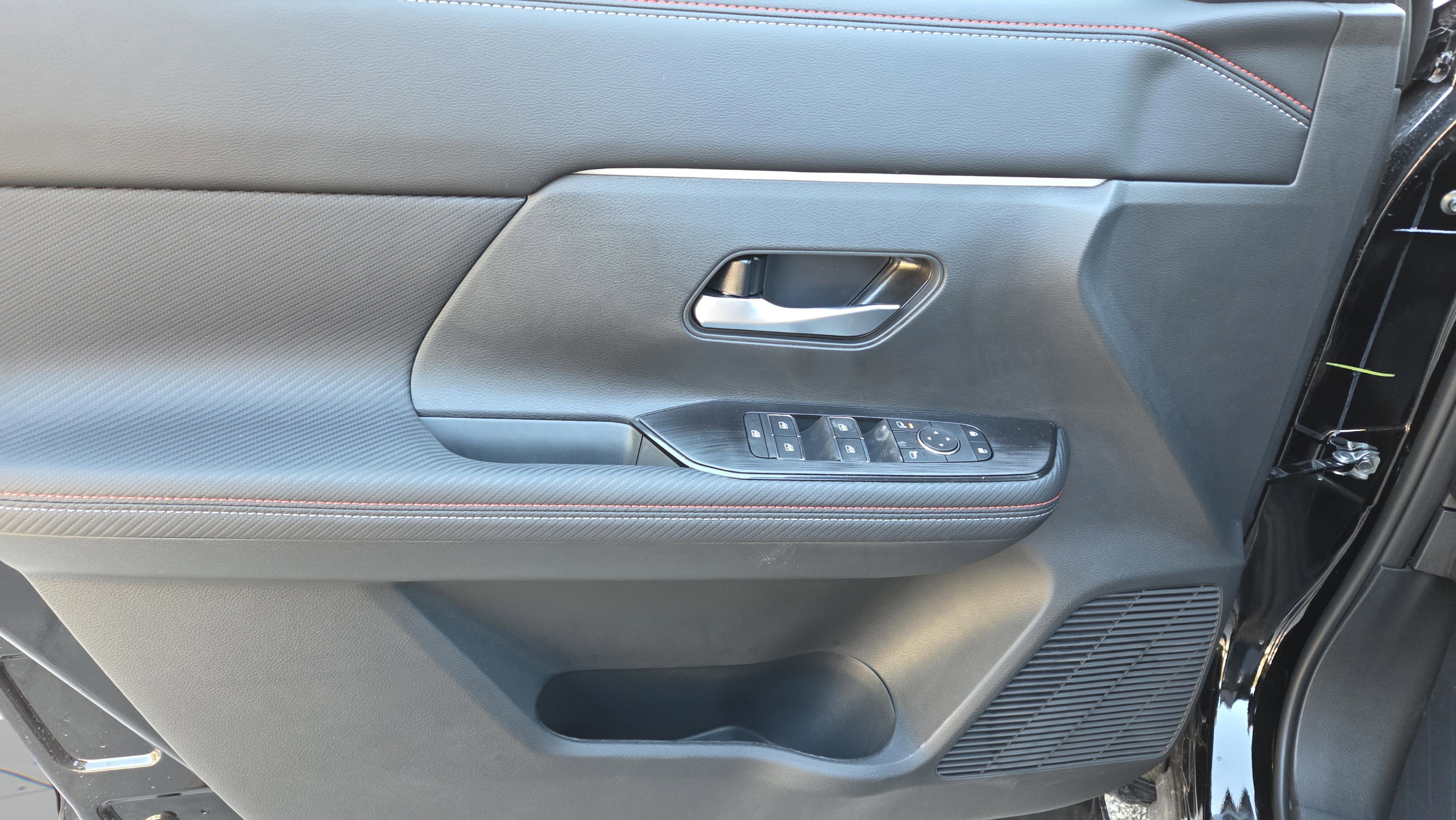 New 2026 Nissan Kicks SR image 17