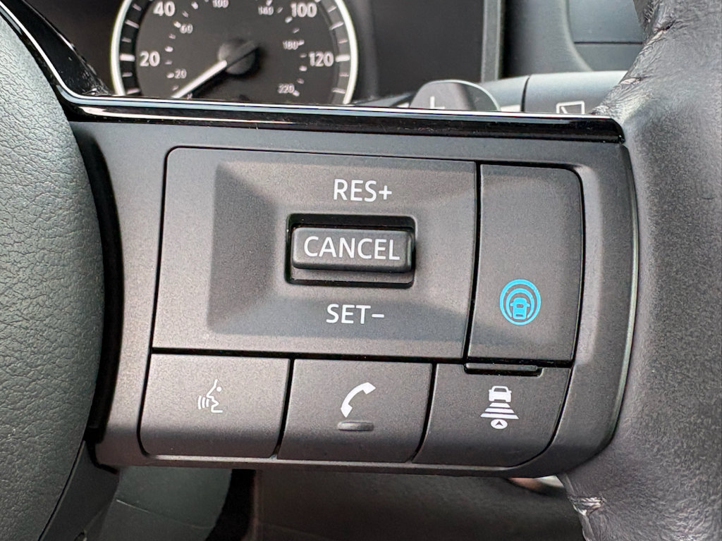 Used 2023 Nissan Rogue SV w/ SV Premium B Package FWD image 16