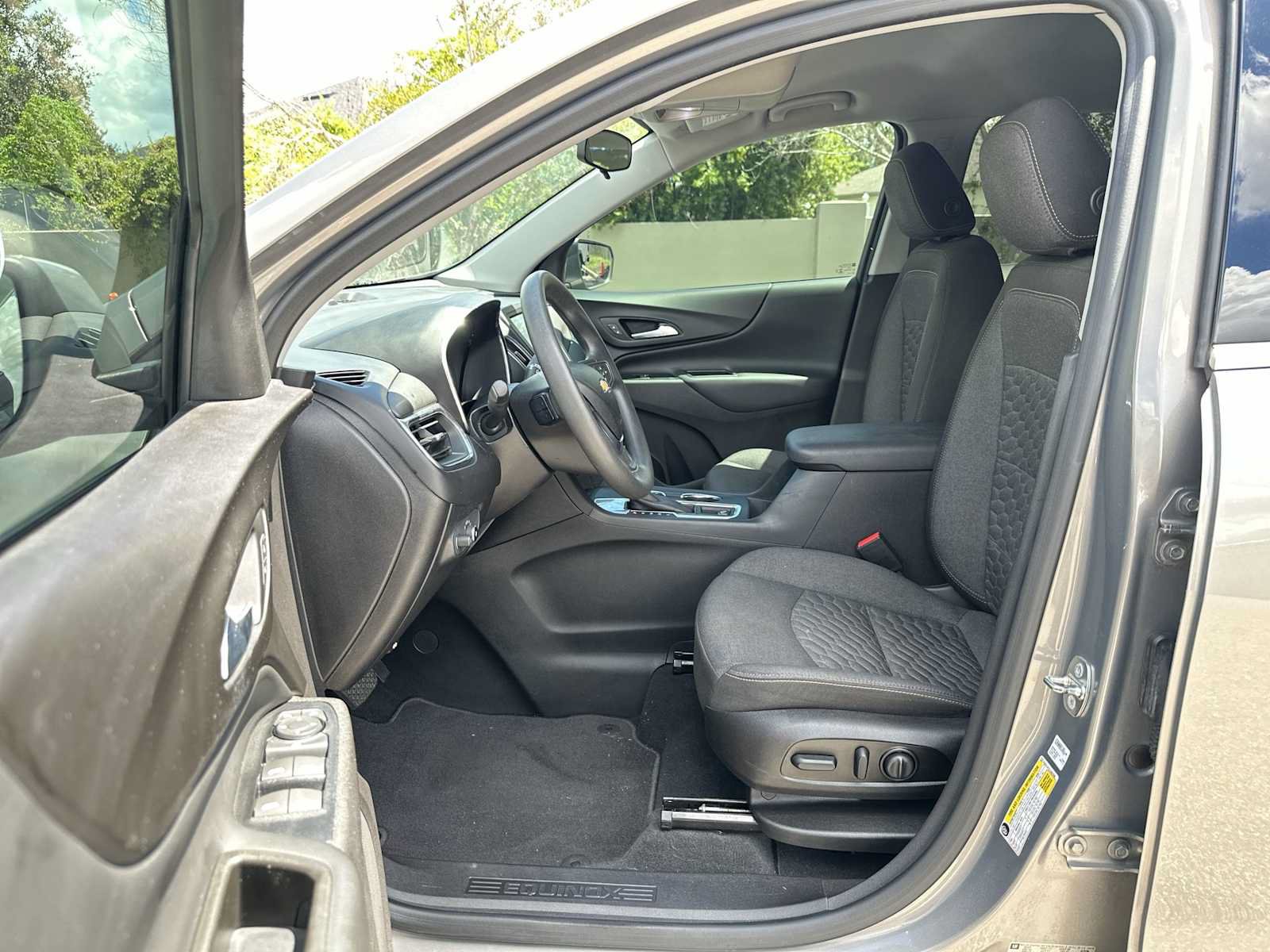 Used 2018 Chevrolet Equinox LT FWD image 2