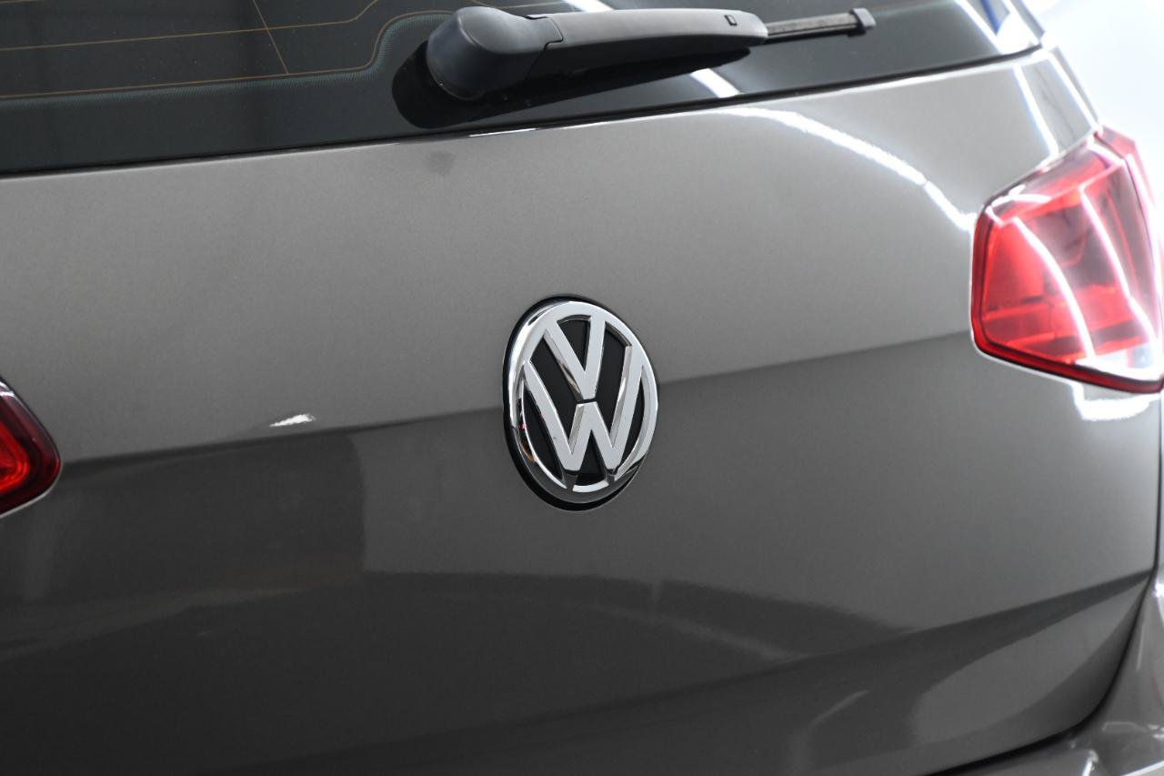 Used 2017 Volkswagen Golf R 4-Door AWD/4WD image 16