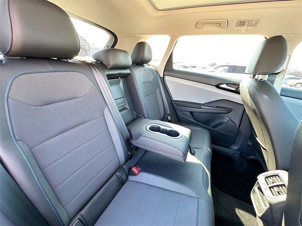 Used 2024 Volkswagen Taos SE FWD image 30