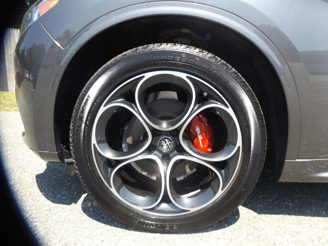 Used 2023 Alfa Romeo Stelvio Ti image 23