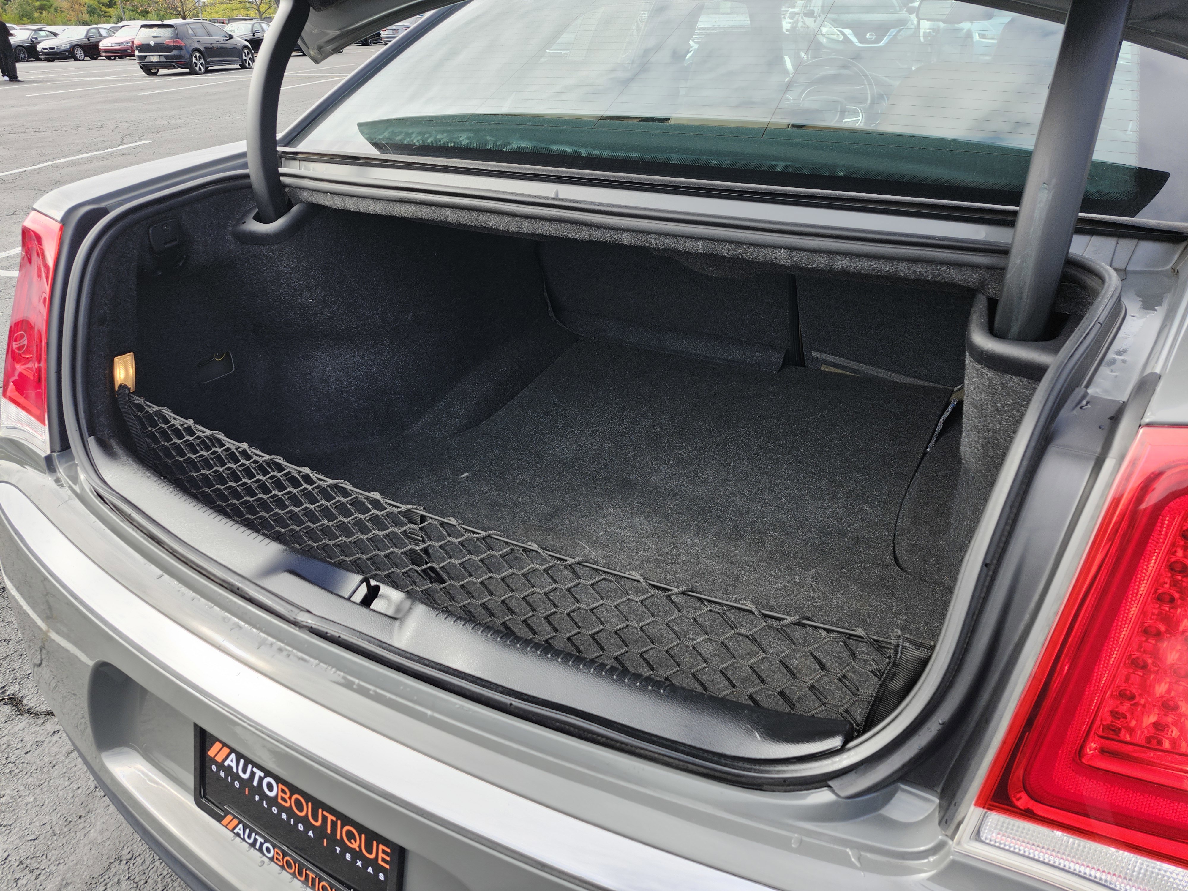 Used 2018 Chrysler 300 Limited image 15