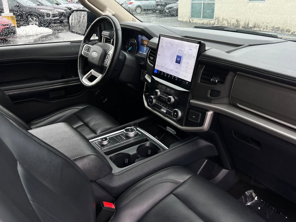 Used 2024 Ford Expedition Max XLT image 11