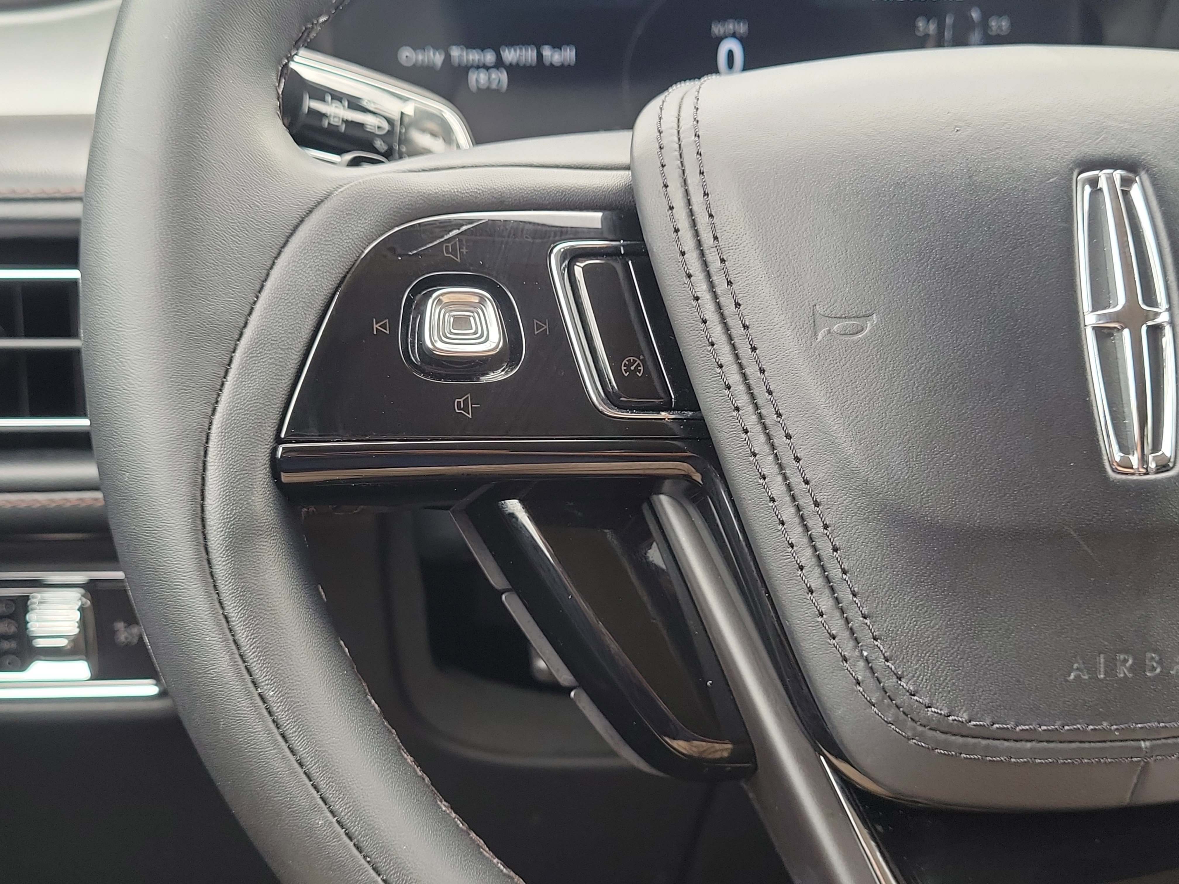 Used 2023 Lincoln Aviator 2WD w/ Premium Package image 23