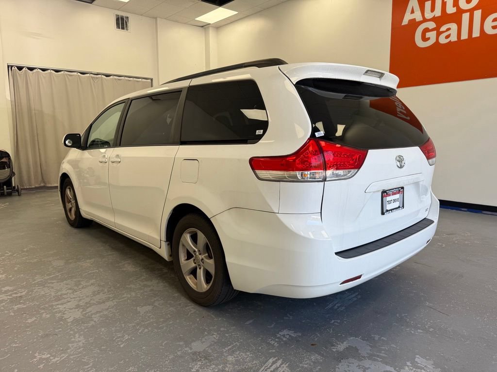 Used 2014 Toyota Sienna LE FWD image 5