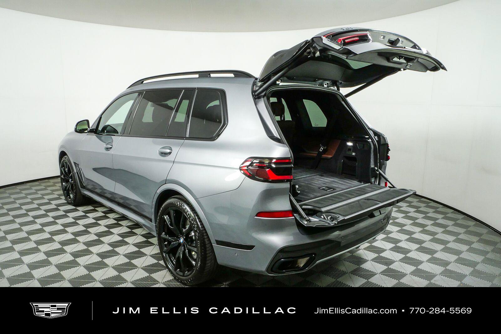 Used 2024 BMW X7 xDrive40i w/ M Sport Package AWD/4WD image 37